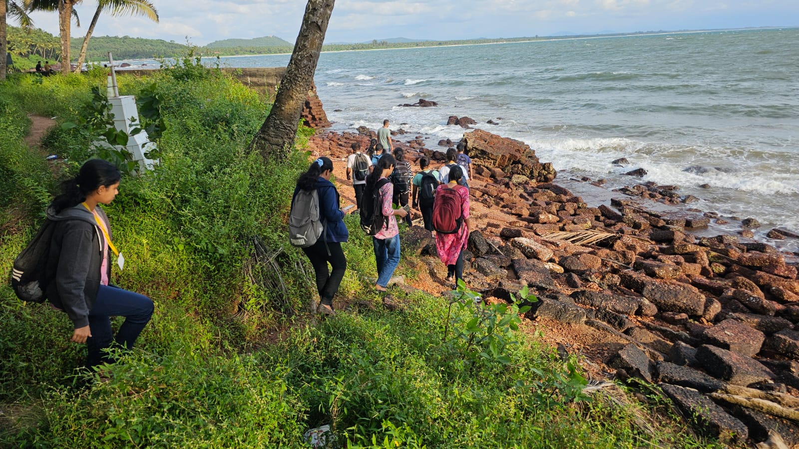 Intertidal Shorewalk · Outdoor Education Program